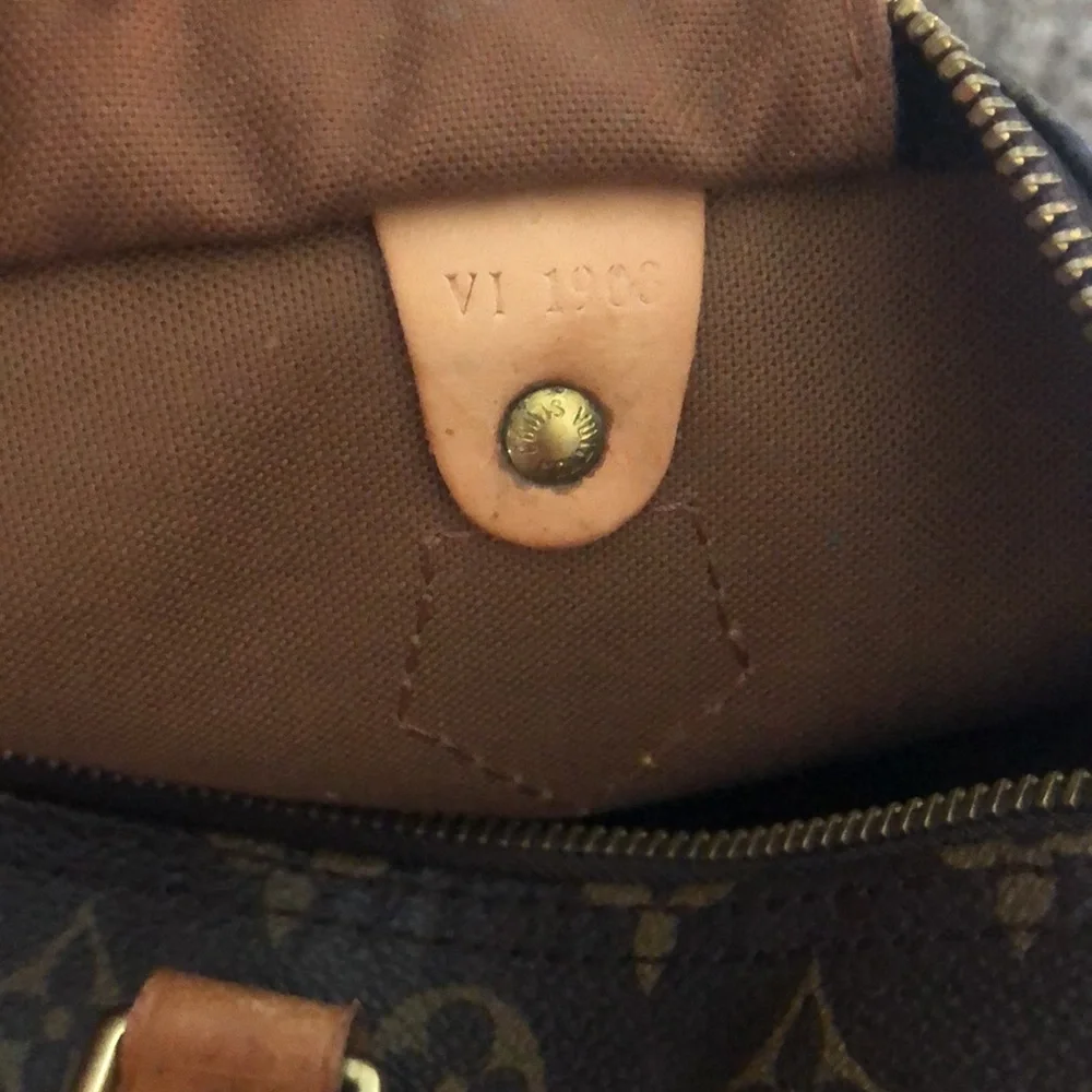 Authentic Louis Vuitton Speedy 30 Monogram Bag - Picture 6 of 10